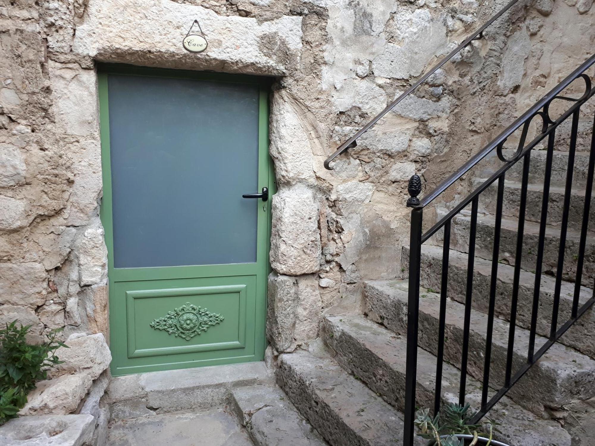 La Garde Adhemar, L'Escalier Medieval Exterior foto